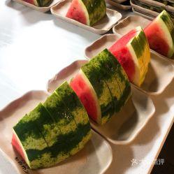 新店镇吃瓜,瓜果飘香，品味夏日田园风情